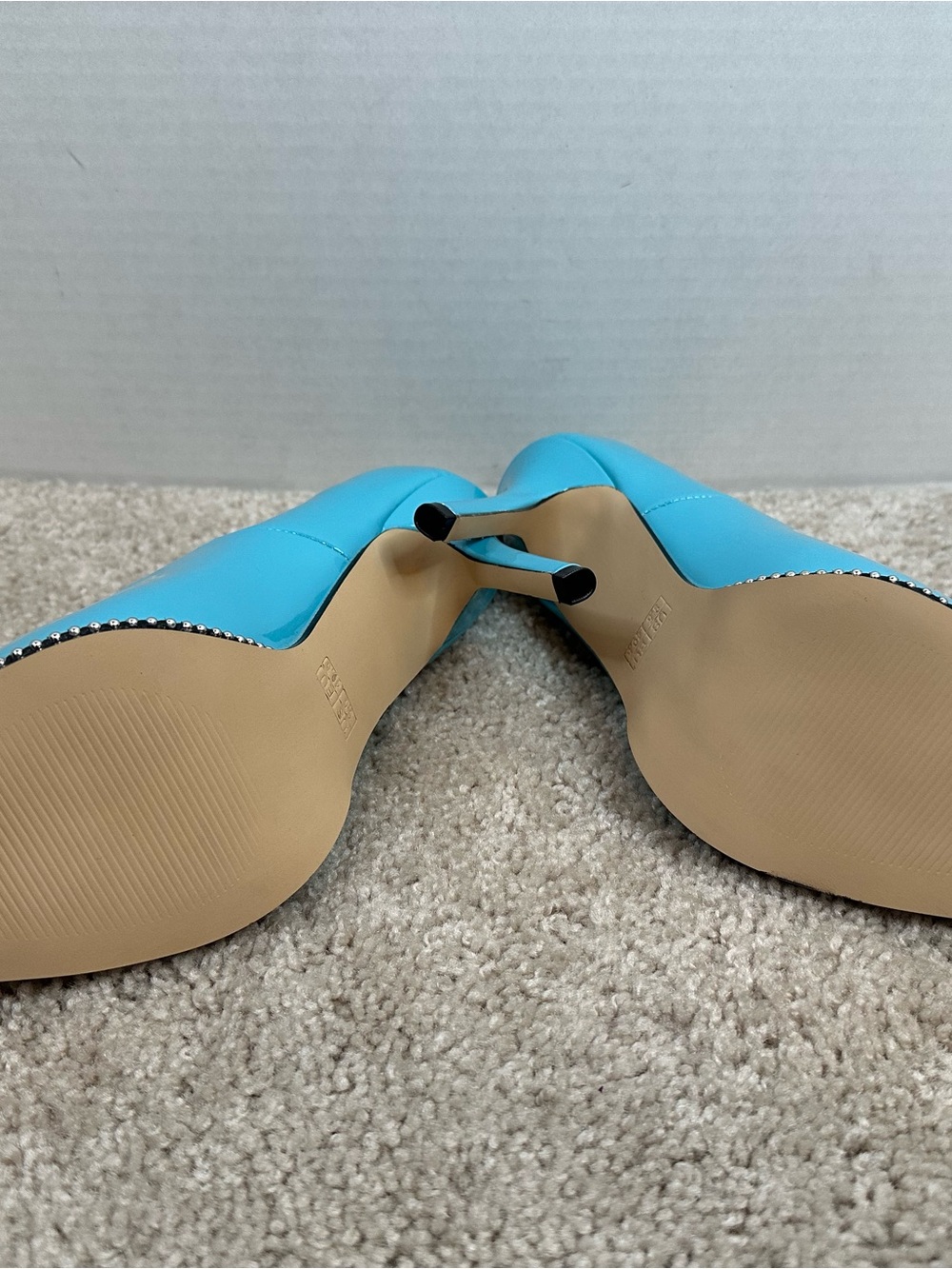 Pointed-Toe Patent Pumps in Turquoise with Stud Trim, size 9.5, new without box - Picture 7 of 8